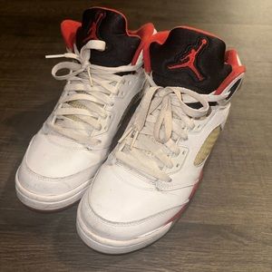 Air Jordan 5 fire red 5.5y